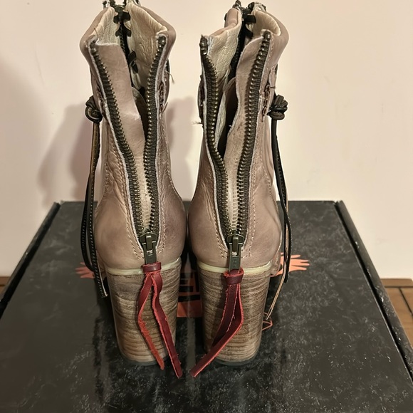 EUC Freebird BAILEY (taupe) boots — women’s size 10 - Picture 4 of 11